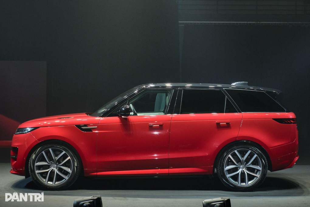 Range Rover Sport 2023 giá từ 7,3 tỷ đồng, khách mua phải chờ hơn nửa năm - 3 Range Rover Sport 2023 giá từ 7,3 tỷ đồng, khách mua phải chờ hơn nửa năm - 3
