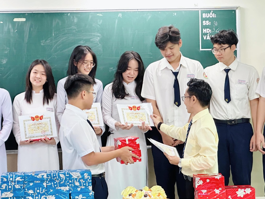 Bức thư thầy giáo chủ nhiệm gửi học trò gây chú ý với phép trừ cuộc đời - 3 Bức thư thầy giáo chủ nhiệm gửi học trò gây chú ý với phép trừ cuộc đời - 3