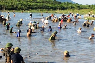 Về Xuân Viên xem lễ hội Đánh cá Đồng Hoa  