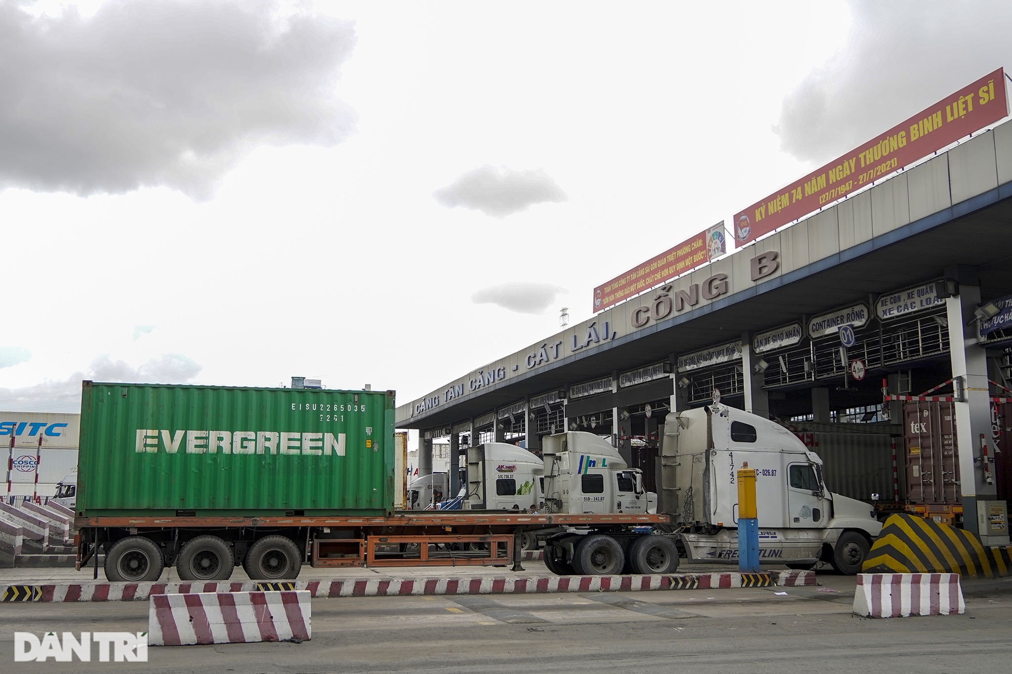 Cảng Cát Lái ở TPHCM gỡ nút thắt quá tải bãi container - 2 Cảng Cát Lái ở TPHCM gỡ nút thắt quá tải bãi container - 2