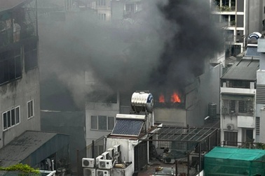 Đun nước gây cháy nhà ở Hà Nội