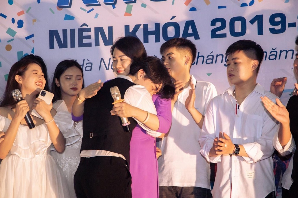 25 năm và những dấu ấn đặc biệt của trường THPT Hồng Hà - 5 25 năm và những dấu ấn đặc biệt của trường THPT Hồng Hà - 5