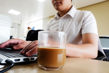 Bạn nạp vào cơ thể bao nhiêu đường khi uống một gói cà phê hòa tan?