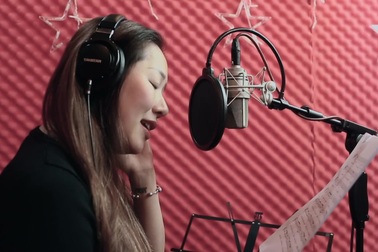 Hoa hậu Ngô Phương Lan khoe giọng hát bên em gái diva Mỹ Linh