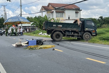 Hai mẹ con tử vong sau va chạm với xe ben ở TPHCM