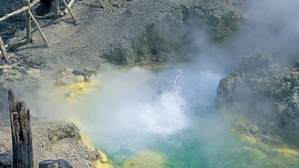 Rượu, axit và cát: Những onsen có một không hai ở Nhật Bản - 4 Rượu, axit và cát: Những onsen có một không hai ở Nhật Bản - 4