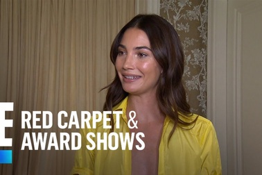 Lily Aldridge gợi cảm với váy vàng