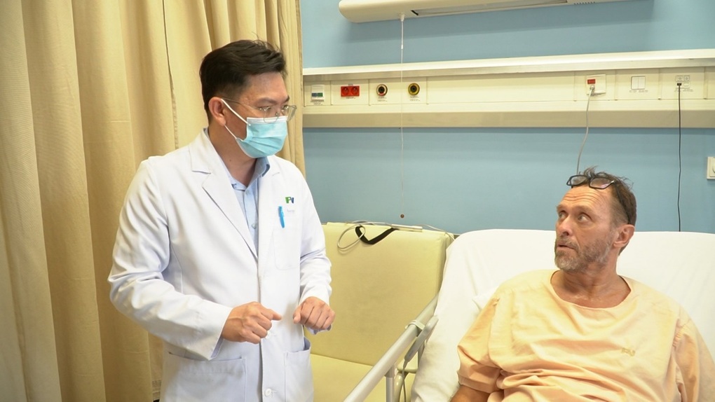 Cứu chân kịp thời cho du khách Pháp bị huyết khối sau chuyến bay dài - 1 Cứu chân kịp thời cho du khách Pháp bị huyết khối sau chuyến bay dài - 1
