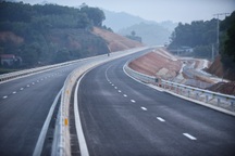 Triển vọng "lột xác" hạ tầng vùng núi nhìn từ cao tốc Tuyên Quang - Phú Thọ
