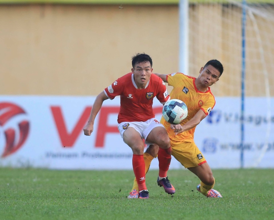 Thắng CLB Thanh Hoá, HL Hà Tĩnh sáng cửa đua… vô địch - 4 Thắng CLB Thanh Hoá, HL Hà Tĩnh sáng cửa đua… vô địch - 4