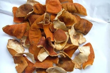 Nhặt vỏ quýt bỏ đi, chôn đất 6 năm sau đào lên bán 6 triệu đồng/kg