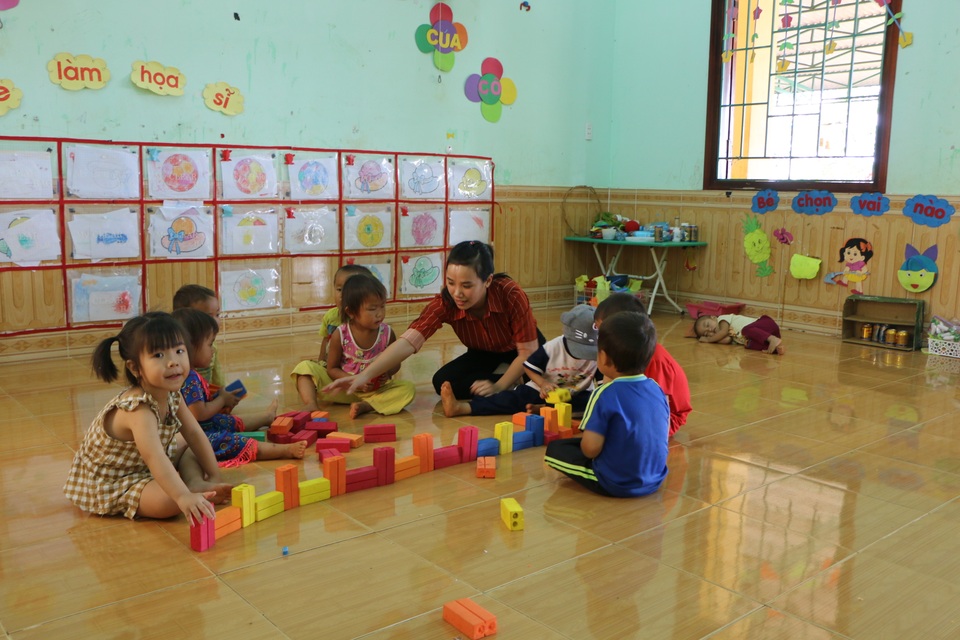 Con được đi học, phụ huynh Suối Phèn hạnh phúc vì giấc mơ thành hiện thực - 4 Con được đi học, phụ huynh Suối Phèn hạnh phúc vì giấc mơ thành hiện thực - 4