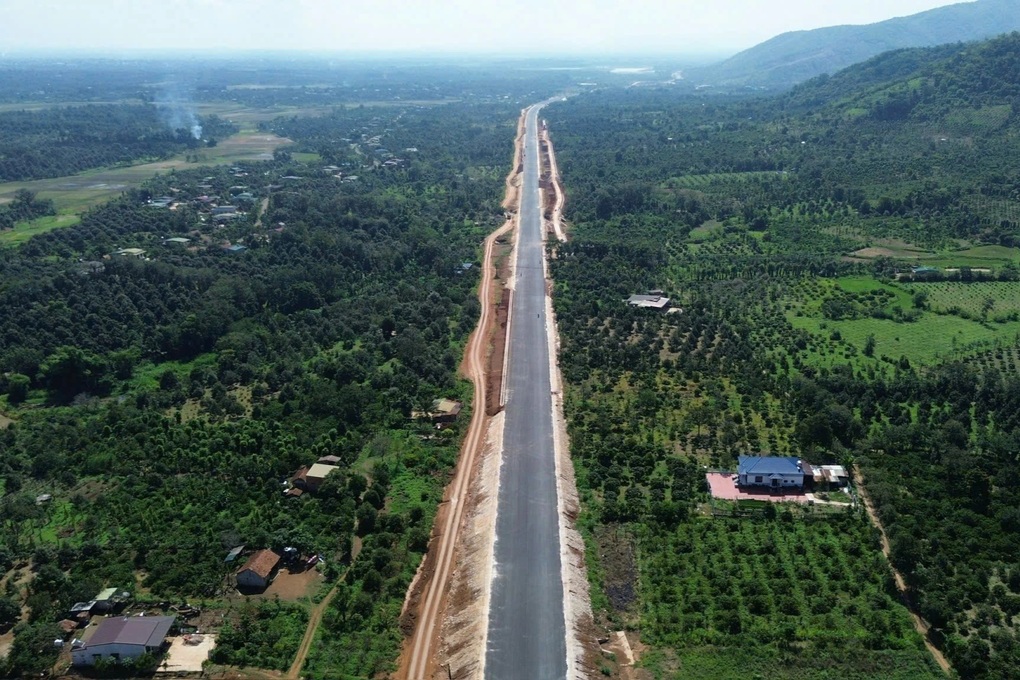 Đắk Lắk ưu tiên xử lý nóng các vướng mắc thi công cao tốc - 1 Đắk Lắk ưu tiên xử lý nóng các vướng mắc thi công cao tốc - 1