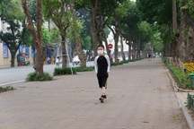 Hồ Hoàn Kiếm vắng vẻ mùa dịch Covid-19