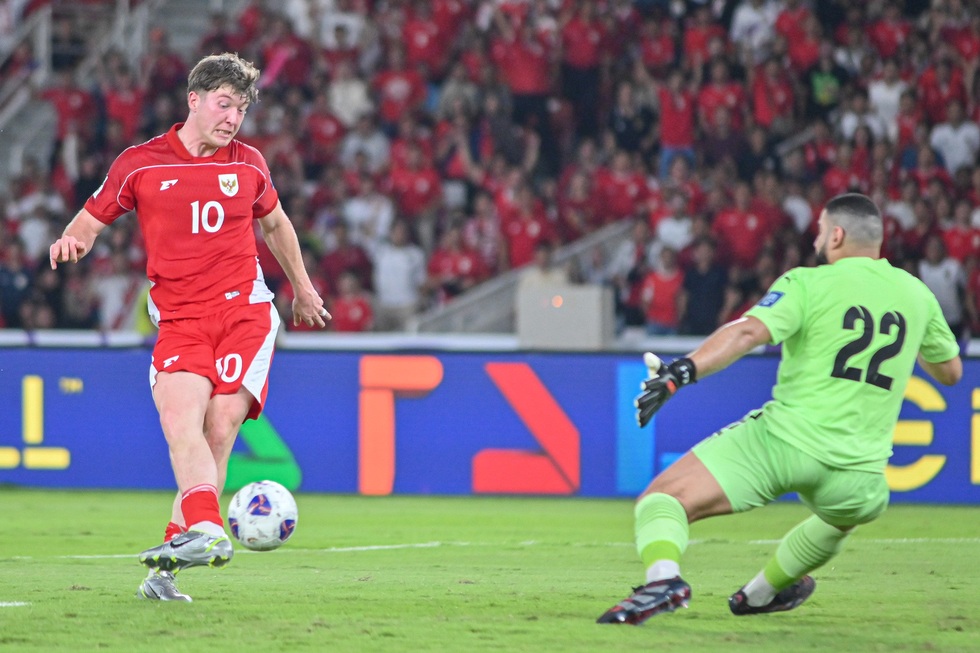 Tuyển Indonesia sống lại giấc mơ World Cup: HLV Kluivert không hề bất tài - 13 Tuyển Indonesia sống lại giấc mơ World Cup: HLV Kluivert không hề bất tài - 13