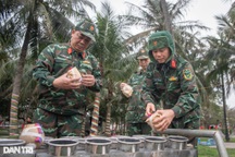 Cận cảnh bên trong trận địa pháo hoa đêm giao thừa tại Hà Nội