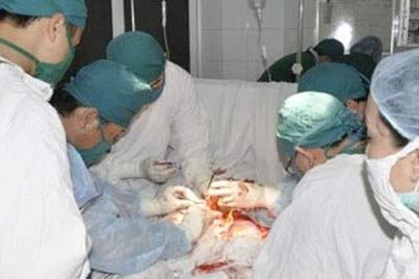 Quá ham “sáng tạo“, gãy 'súng" bất thình lình