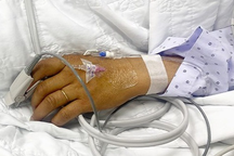 Uống rượu chuối hột tự ngâm đón Tết, người đàn ông ở TPHCM lâm nguy