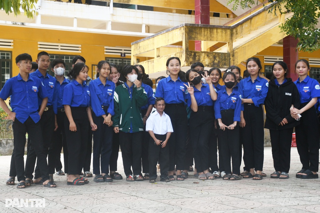 Nghịch cảnh của chú lính chì Đinh Hoàng Khít - 4 Nghịch cảnh của chú lính chì Đinh Hoàng Khít - 4