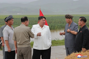 Ông Kim Jong-un chỉ trích quan chức chống bão "vô trách nhiệm"