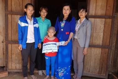 Hơn 53 triệu giúp bé Quỳnh Như tiếp tục chiến đấu với căn bệnh ung thư