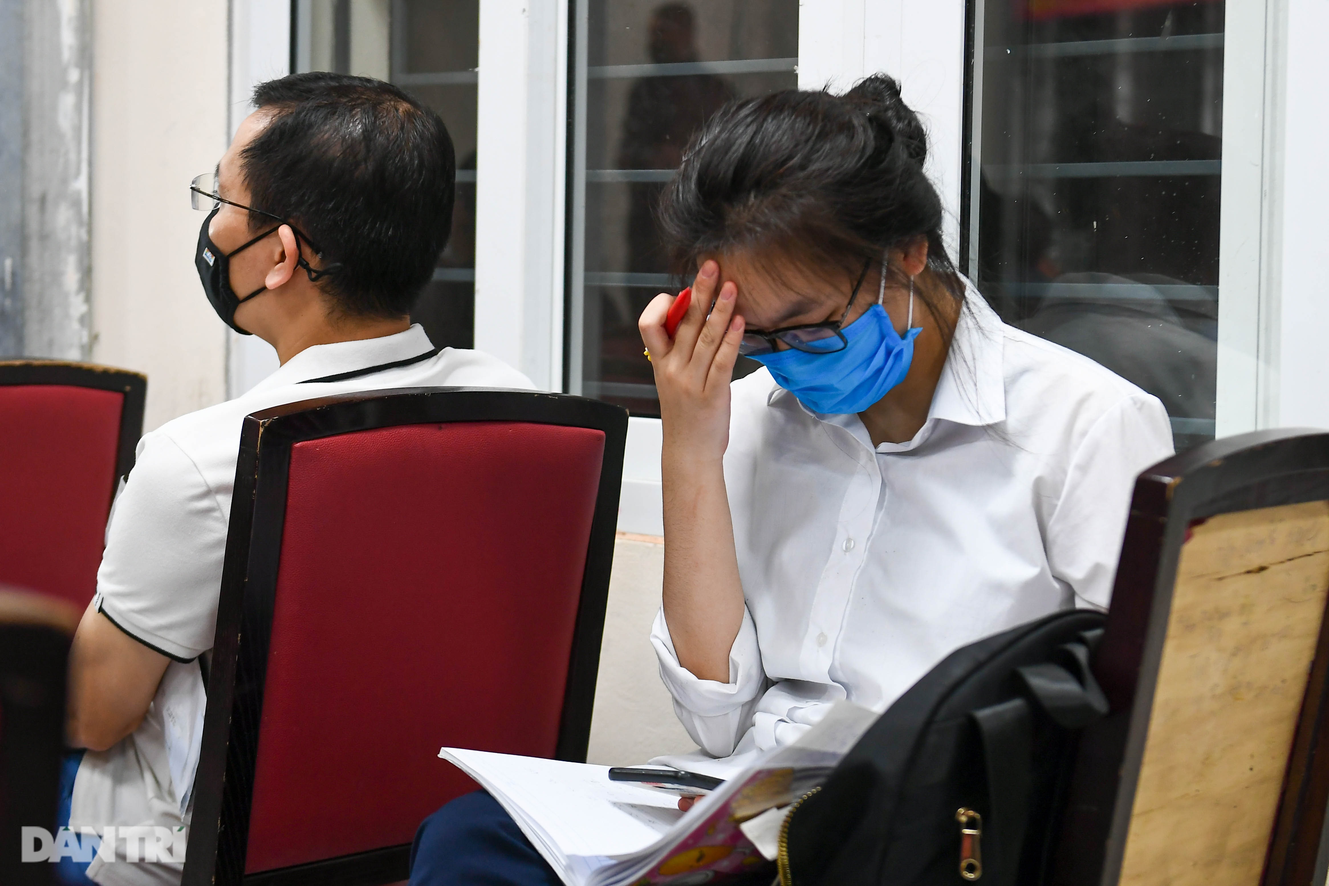 Công an Hà Nội xuyên đêm phục vụ người dân làm thẻ căn cước gắn chip - 13 Công an Hà Nội xuyên đêm phục vụ người dân làm thẻ căn cước gắn chip - 13