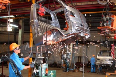 Ngành công nghiệp ôtô Việt Nam với "cơn bão" xe nhập khẩu