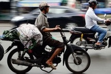 Xe máy - phương tiện kiếm sống của người dân lao động