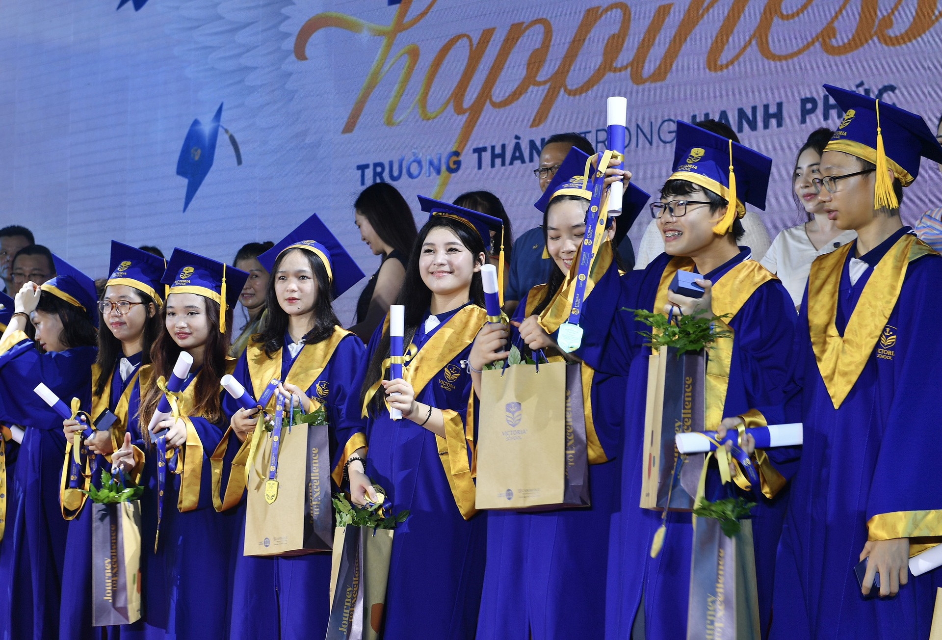 Học sinh Victoria School trưởng thành trong hạnh phúc tại lễ tổng kết năm học 2023/24 - 8