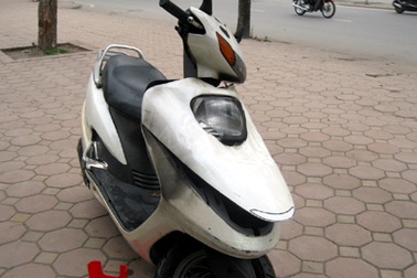 Hà Nội: Xe Spacy bốc cháy trên đường Nguyễn Trãi