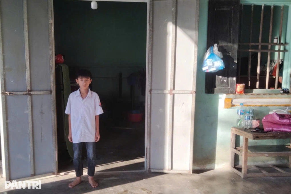 Bác sĩ kêu gọi giúp đỡ người cha “gà trống nuôi con” mắc bệnh hiểm - 4 Bác sĩ kêu gọi giúp đỡ người cha “gà trống nuôi con” mắc bệnh hiểm - 4