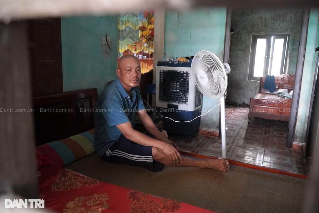 Bố ung thư, gia đình lâm cảnh khốn cùng, 2 con nguy cơ bỏ học - 1 Bố ung thư, gia đình lâm cảnh khốn cùng, 2 con nguy cơ bỏ học - 1