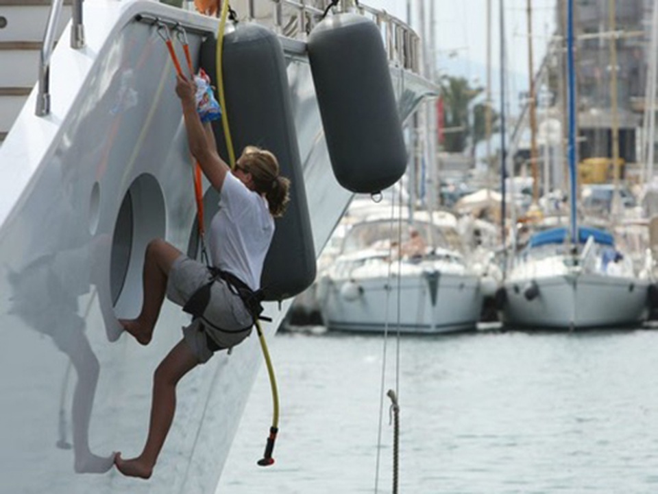 Phục vụ trên siêu du thuyền của các tỷ phú không hề đơn giản - 5