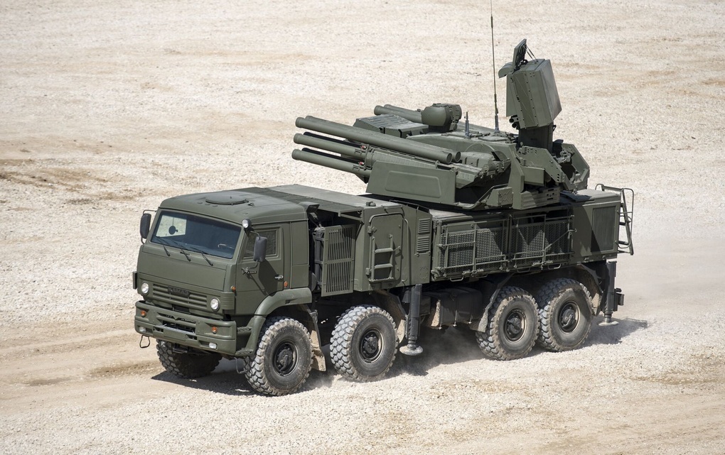 Mãnh thú Pantsir 15 triệu USD của Nga lật ngửa giữa đường - 1 Mãnh thú Pantsir 15 triệu USD của Nga lật ngửa giữa đường - 1