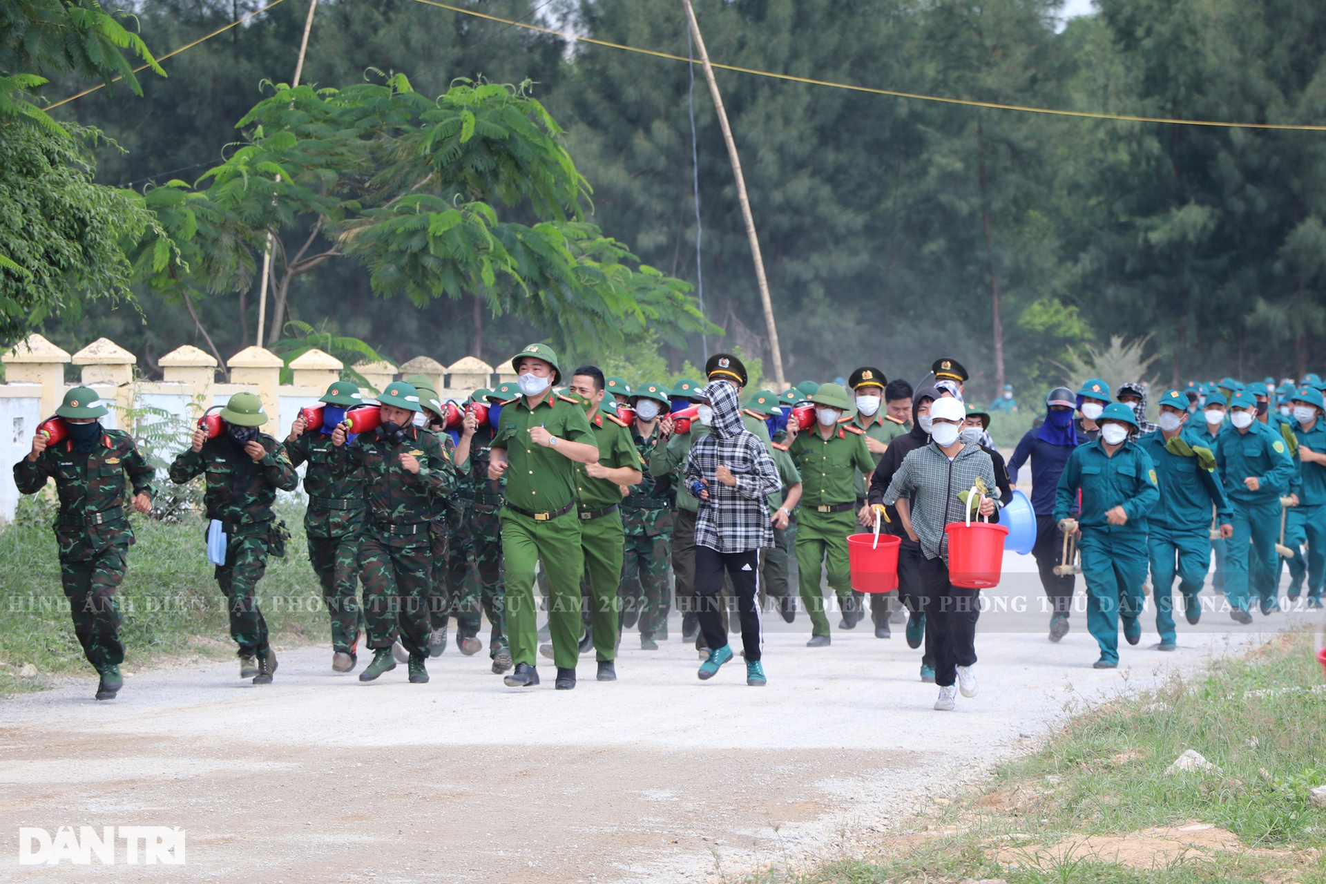 Giả định tình huống thảm họa cháy chung cư, hàng trăm người mắc kẹt - 6