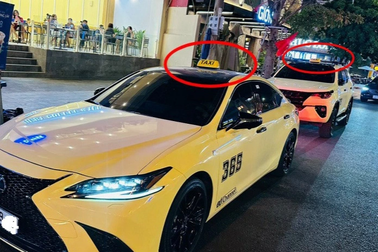 Hàng loạt xe sang Bentley, BMW gắn mào taxi diễu phố