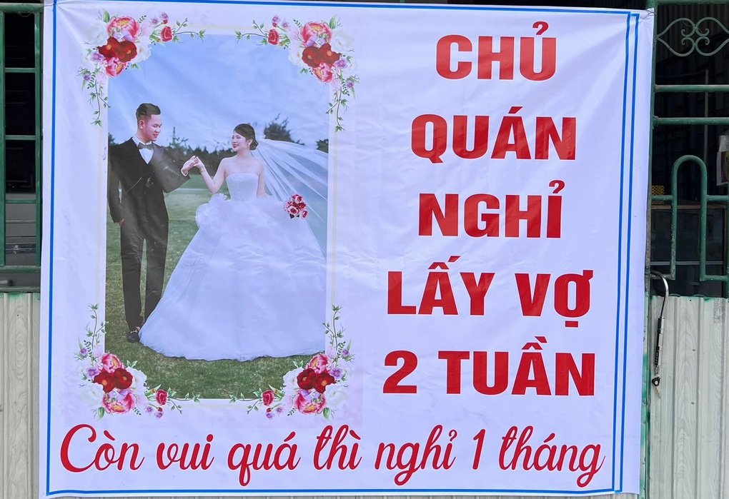 Cưới được vợ xinh, anh chủ treo biển “vui quá nghỉ 1 tháng” - 1 Cưới được vợ xinh, anh chủ treo biển “vui quá nghỉ 1 tháng” - 1