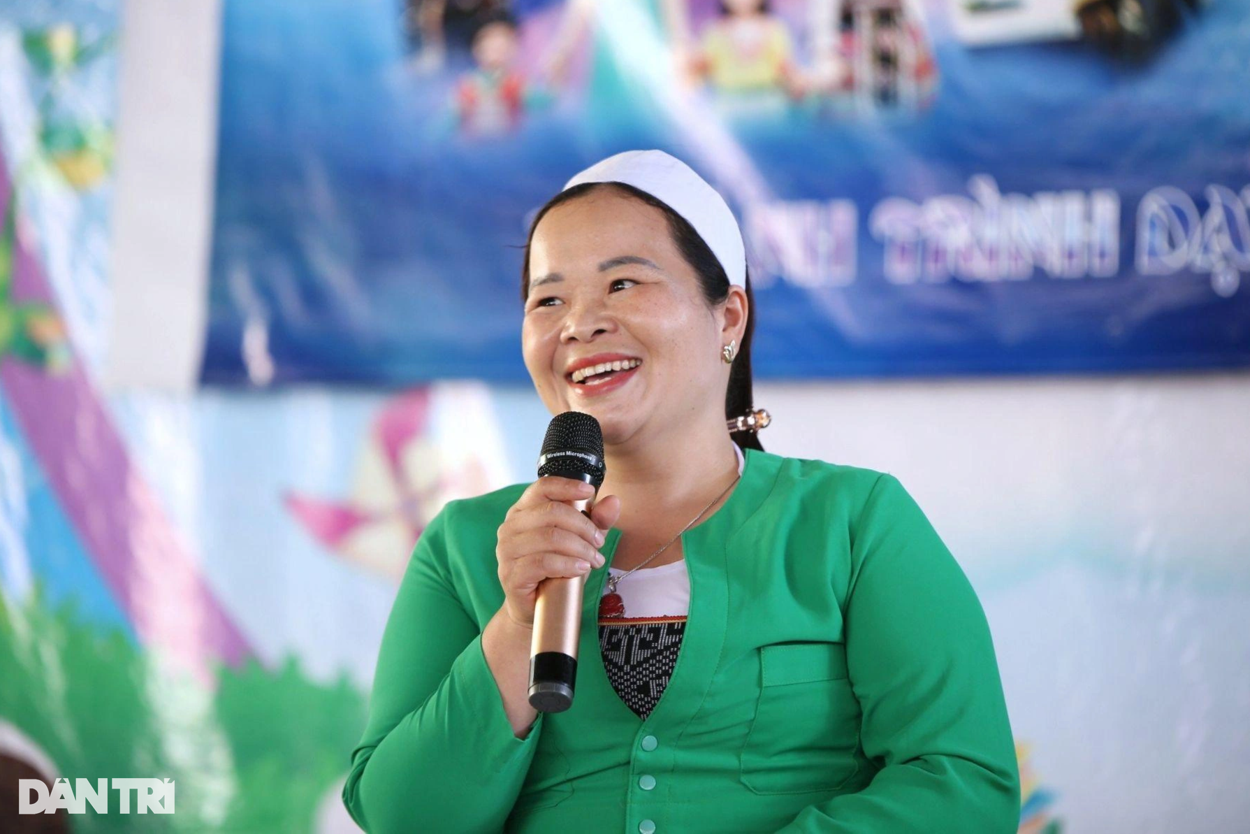Cô giáo vùng cao bán của hồi môn mua thuyền chở học sinh đi học - 5 Cô giáo vùng cao bán của hồi môn mua thuyền chở học sinh đi học - 5