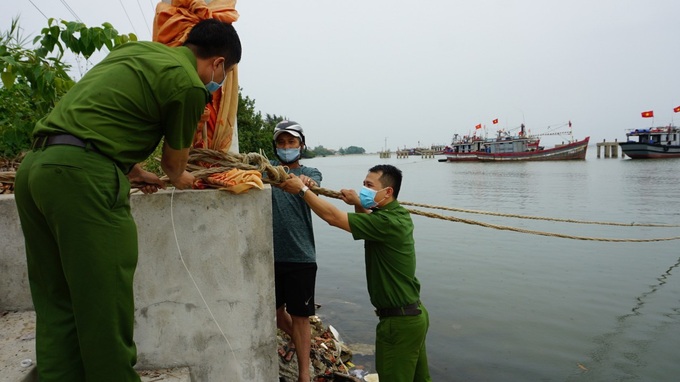 Phó Thủ tướng Trịnh Đình Dũng kiểm tra công tác phòng, chống bão số 5 tại Quảng Trị và Thừa Thiên Huế - Ảnh 2.