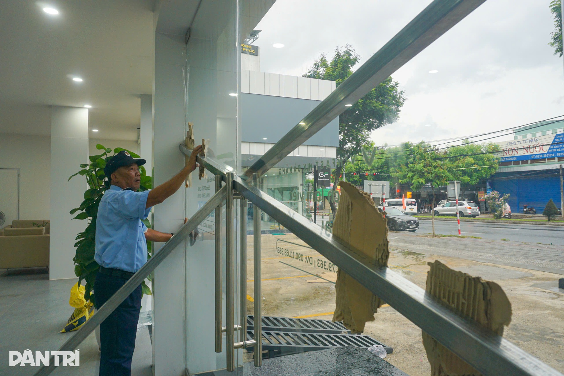 Các tỉnh, thành miền Trung hối hả trước giờ bão Kajiki đổ bộ - 16 Các tỉnh, thành miền Trung hối hả trước giờ bão Kajiki đổ bộ - 16