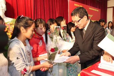 318 HS, SV nhận học bổng Shinnyo-en