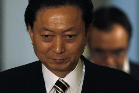 Thủ tướng Nhật Bản Hatoyama từ chức trong nước mắt