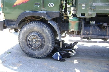 Nữ sinh bị xe tải cán chết trên đường đi học