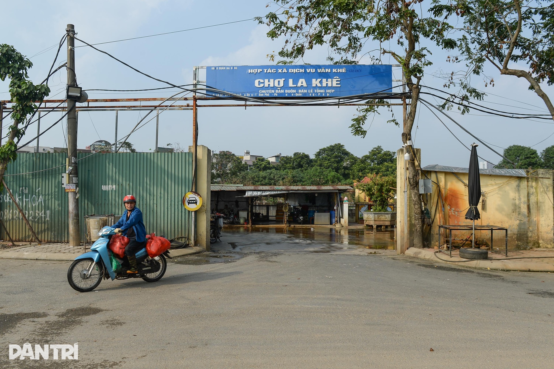 Hiện trạng chợ La Khê ở Hà Nội trái phép 10 năm không ai biết - 4 Hiện trạng chợ La Khê ở Hà Nội trái phép 10 năm không ai biết - 4