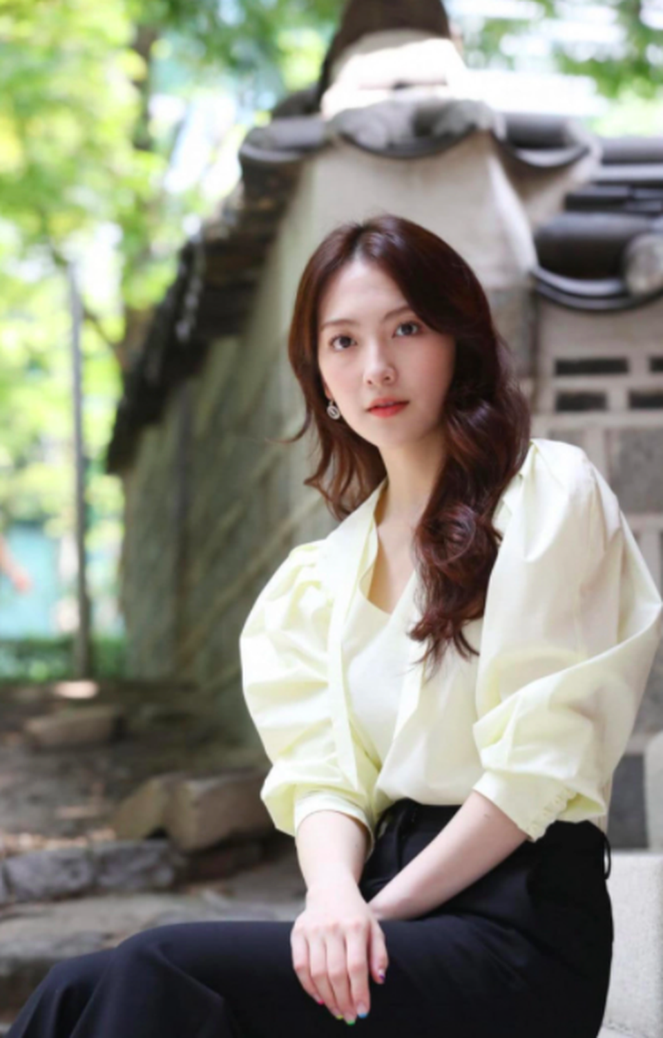 Xôn xao thông tin nữ thần tượng rời công ty vì bị nữ giám đốc quấy rối - 2 Xôn xao thông tin nữ thần tượng rời công ty vì bị nữ giám đốc quấy rối - 2