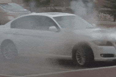 Hàng loạt vụ cháy xe BMW bí ẩn, nhà sản xuất nói gì?