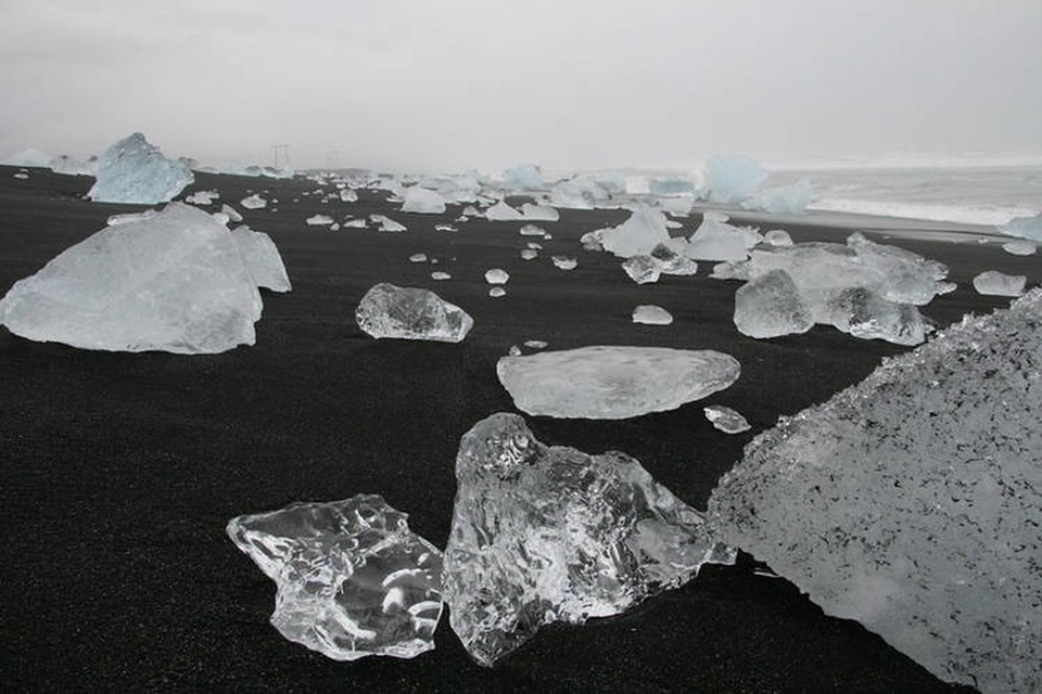 Vẻ đẹp choáng ngợp của bãi biển kim cương tại Iceland - 1 Vẻ đẹp choáng ngợp của bãi biển kim cương tại Iceland - 1