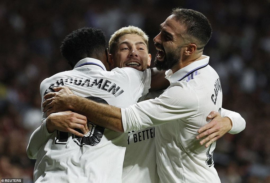 Đánh bại Atletico, Real Madrid duy trì mạch toàn thắng ở La Liga - 4 Đánh bại Atletico, Real Madrid duy trì mạch toàn thắng ở La Liga - 4