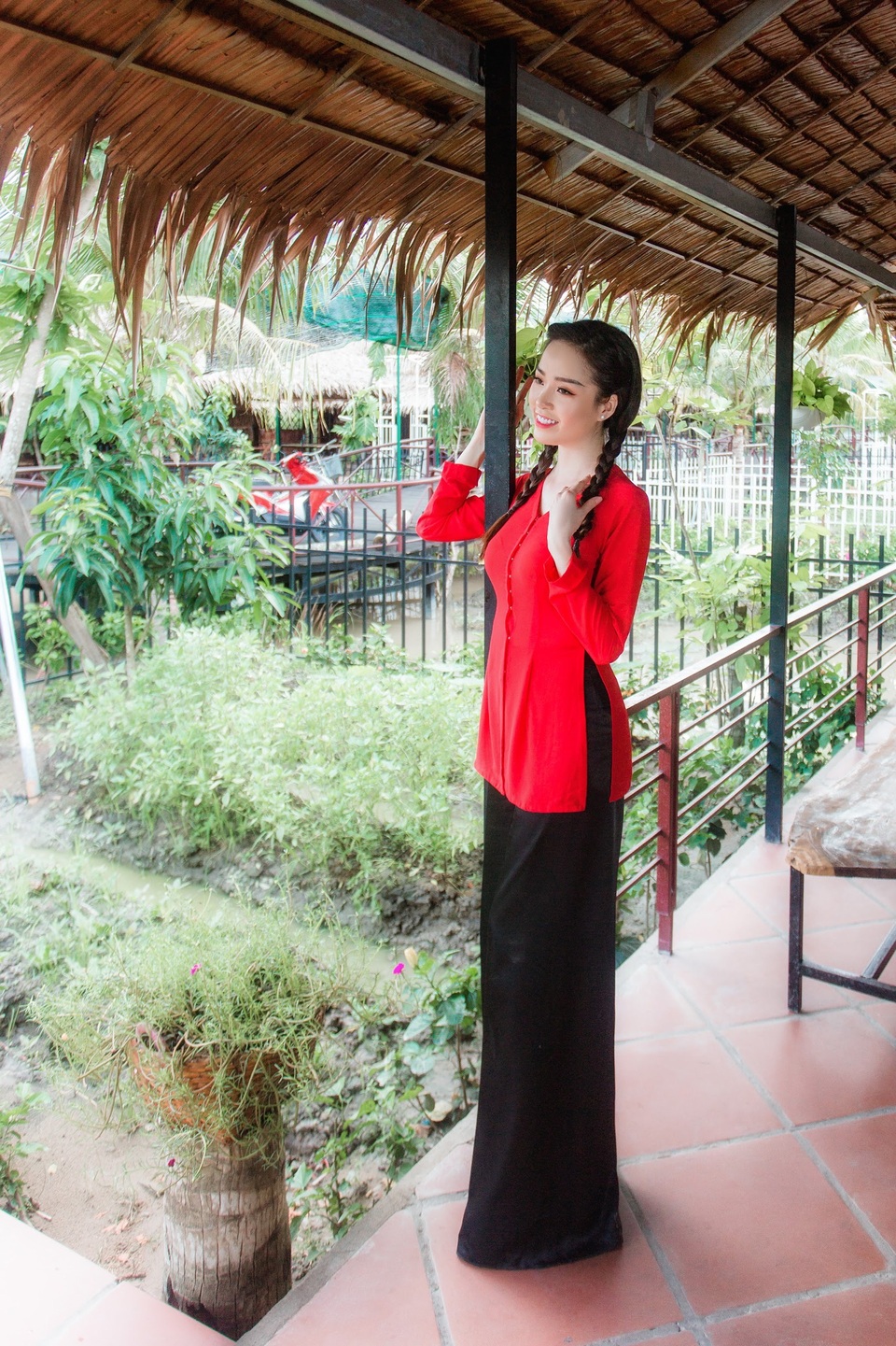 Hoa khôi Vũ Thanh Tú mộc mạc với áo bà ba nơi thôn dã - 5 Hoa khôi Vũ Thanh Tú mộc mạc với áo bà ba nơi thôn dã - 5