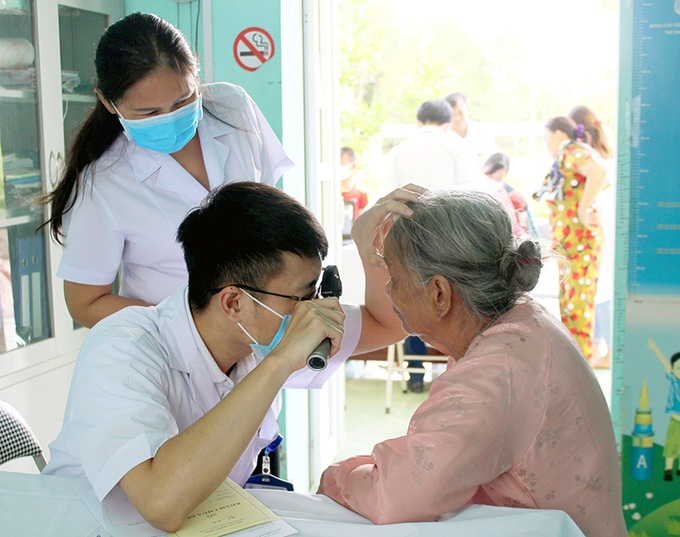 Khám chữa bệnh cho người dân. Ảnh minh họa